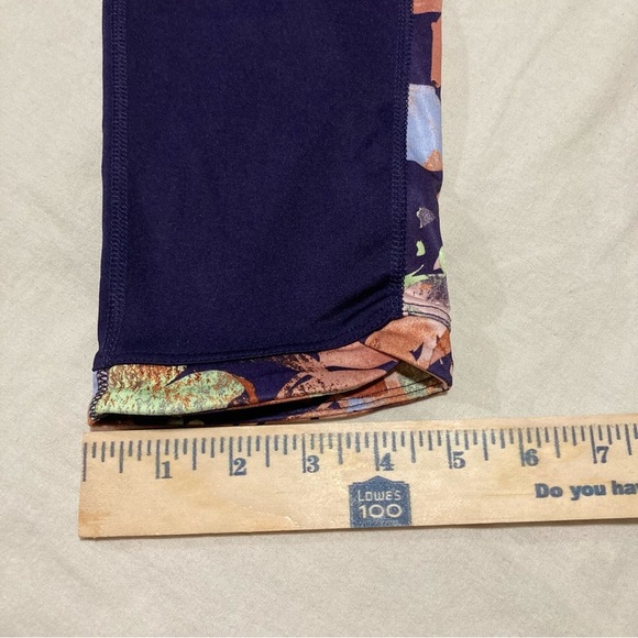 Tek Gear Leggings Size Small Womens Mid Rise Capri Floral Purple Workout Gear - Picture 5 of 13
